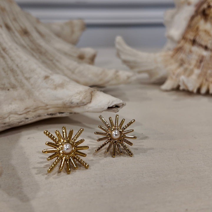 Solaria Pearl Stud Earrings Gold