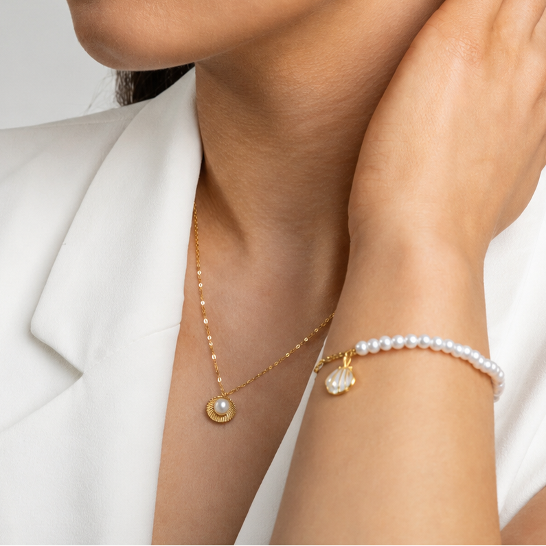 Open shell and pearl necklace Gold