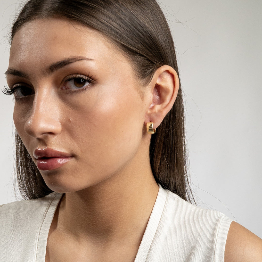 Savoy Ribbed Hoop Earrings Gold – Choko Jewellery