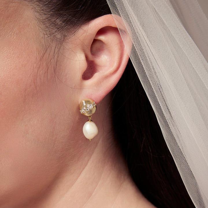 Hana Pearl Drop Earrings in Gold