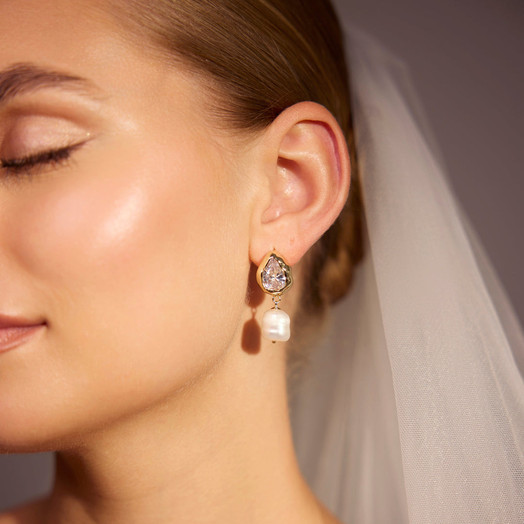 Minato Earrings in Gold
